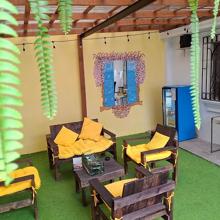 Blue Moon Hostel 危地马拉安地瓜 外观 照片