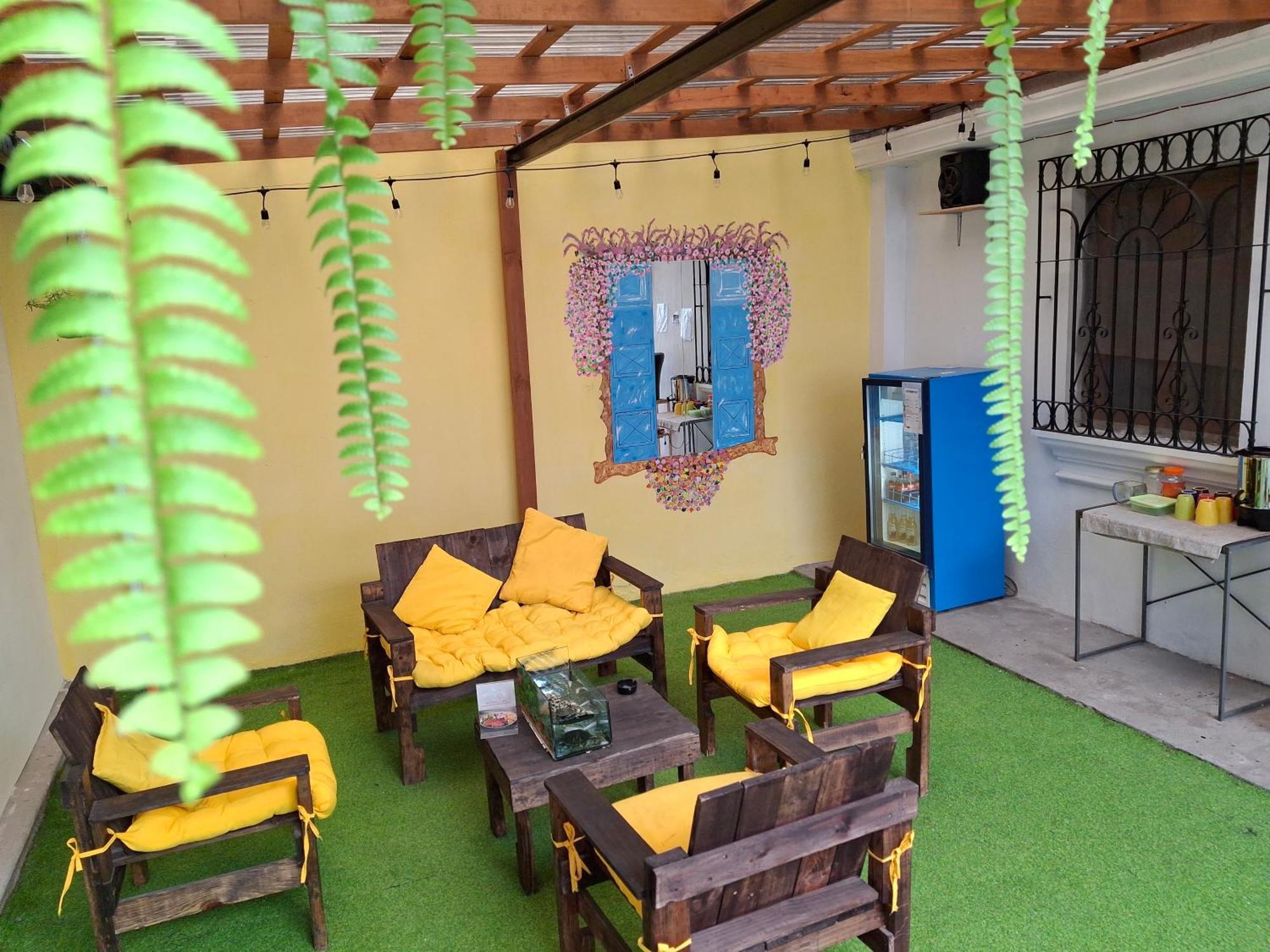 Blue Moon Hostel 危地马拉安地瓜 外观 照片