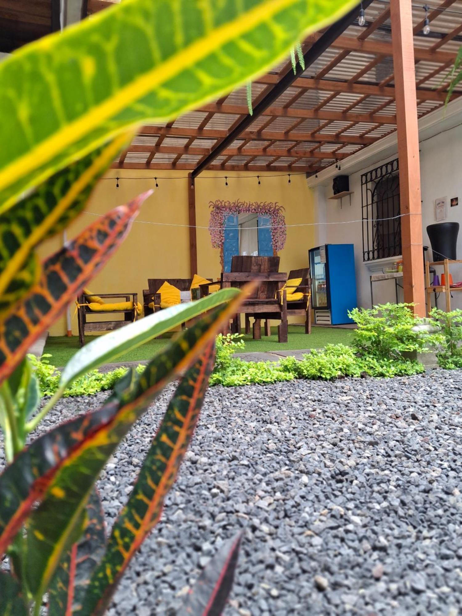 Blue Moon Hostel 危地马拉安地瓜 外观 照片