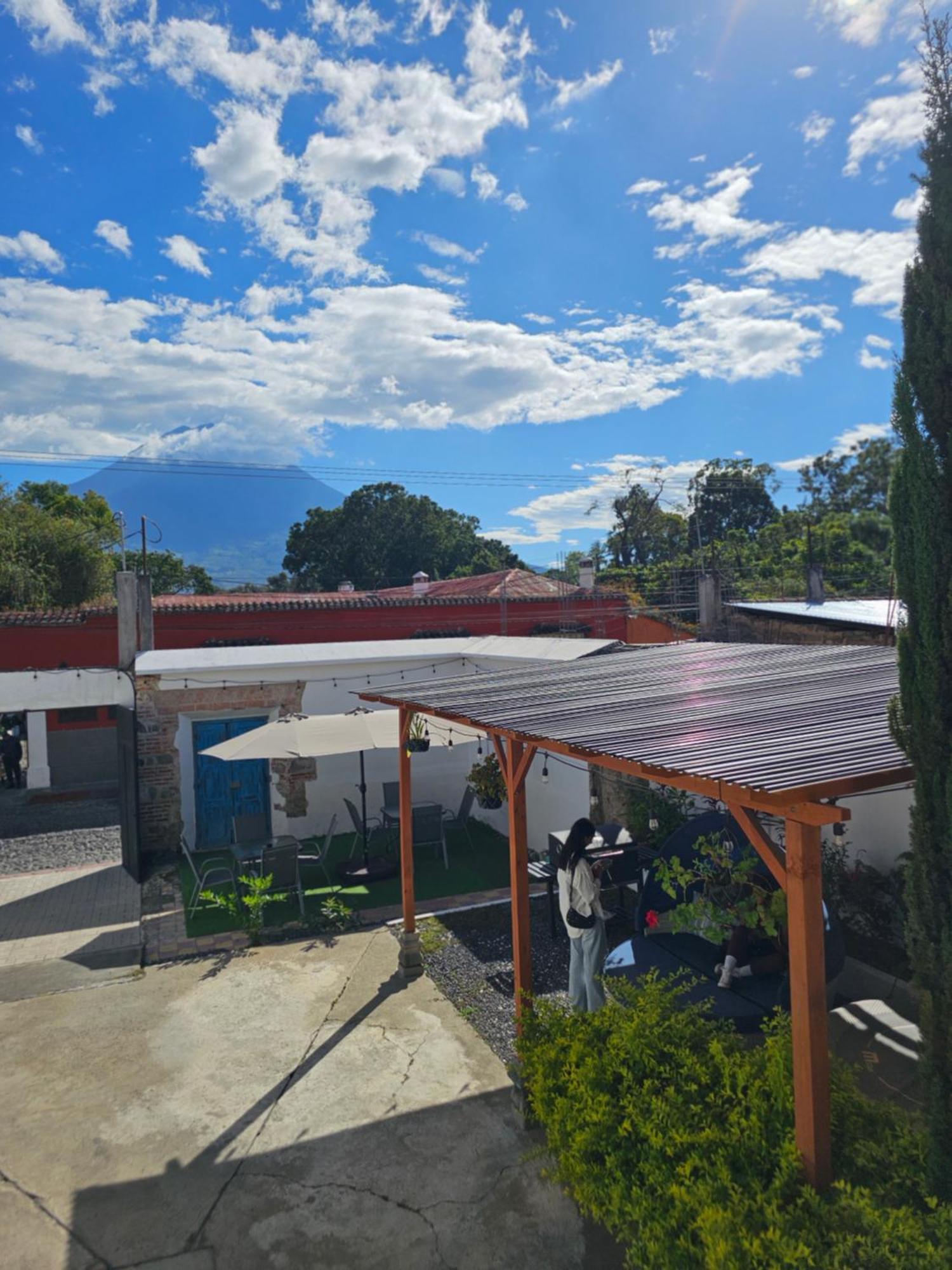 Blue Moon Hostel 危地马拉安地瓜 外观 照片