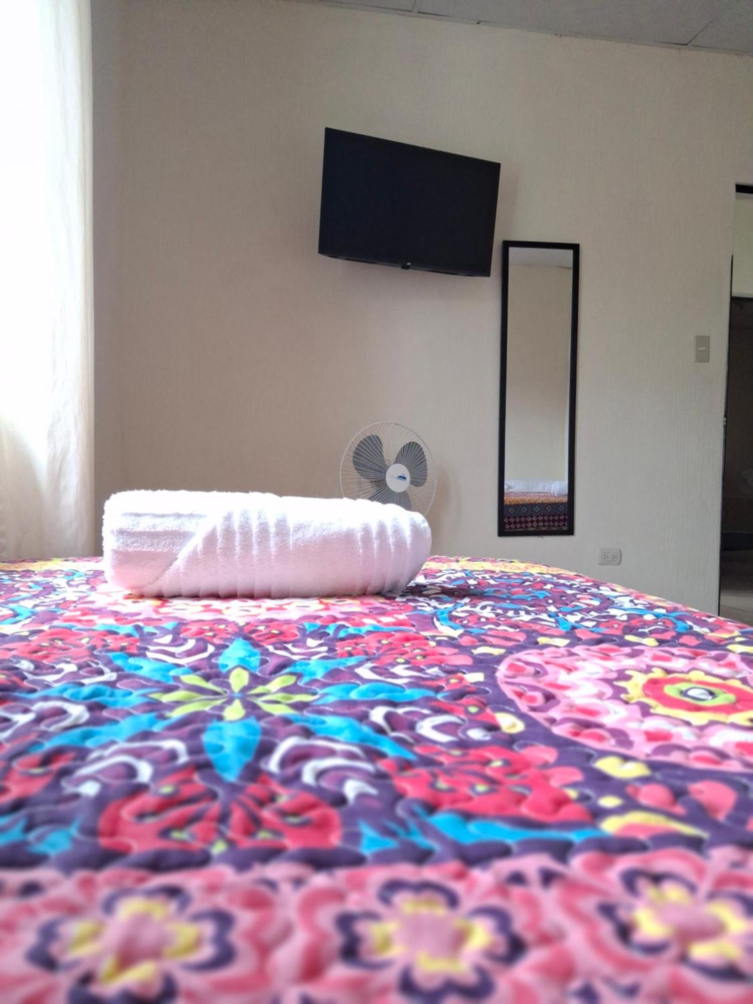 Blue Moon Hostel 危地马拉安地瓜 外观 照片
